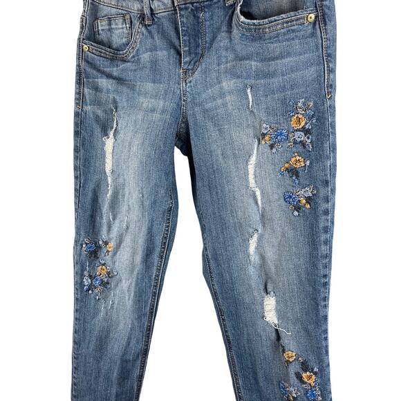 Democracy Girlfriend Fit Floral Embroidered Distressed Jeans‎ Size 6 - Picture 3 of 10